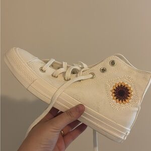 White High-Top Sneakers with Sunflower Embroidery